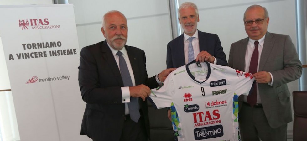 Da sinistra Diego Mosna, Fabrizio Lorenz e Raffaele Agrusti con la nuova maglia dell'Itas Trentino Da sinistra Diego Mosna, Fabrizio Lorenz e Raffaele Agrusti con la nuova maglia dell'Itas Trentino